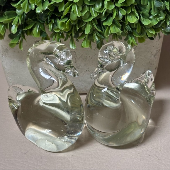 Set Action International Clear Glass Love Swans Figurines Paperweights - Picture 6 of 7